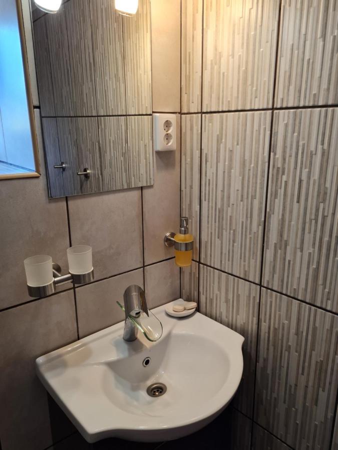 Anna Bella Apartman Дьюла Екстер'єр фото